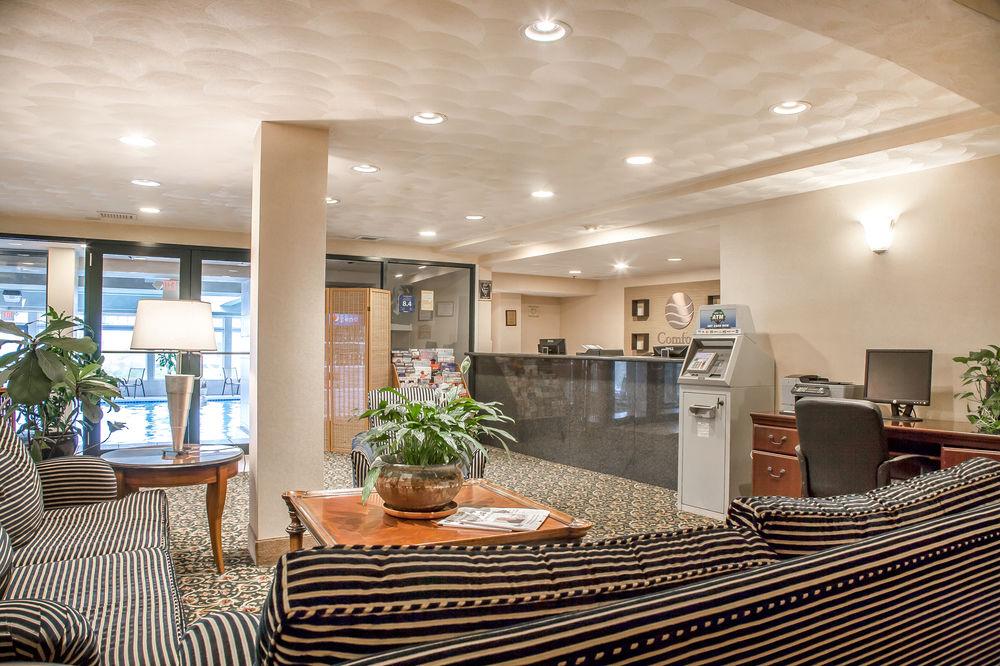 Comfort Inn At Newport Beach Мидълтаун Екстериор снимка