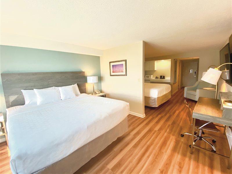 Comfort Inn At Newport Beach Мидълтаун Екстериор снимка