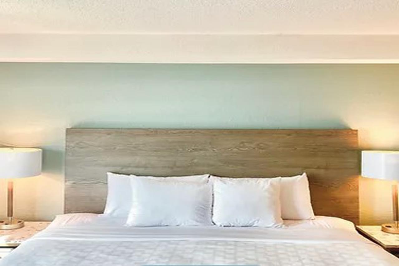 Comfort Inn At Newport Beach Мидълтаун Екстериор снимка
