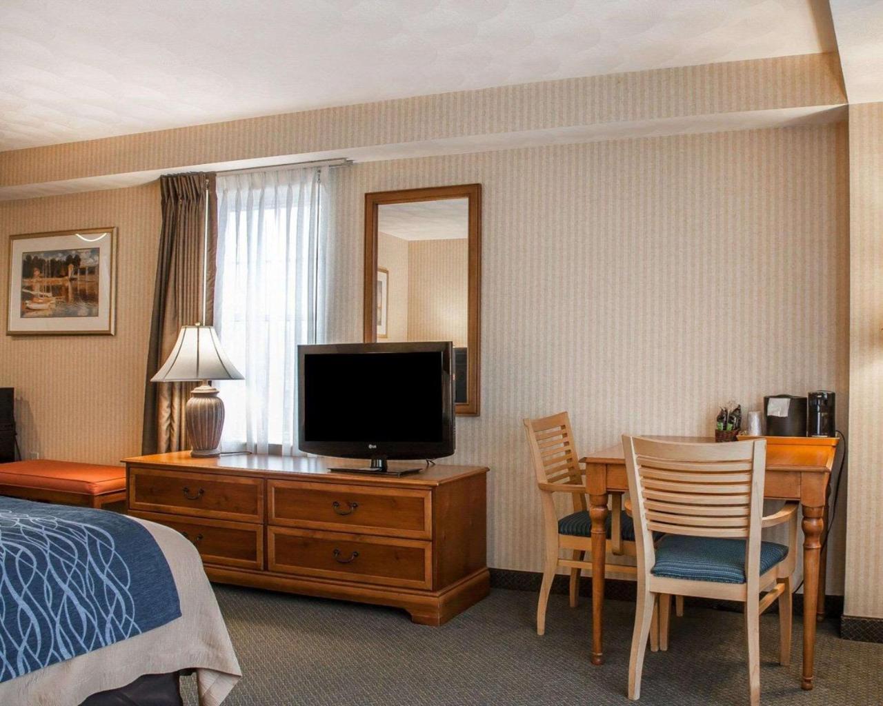 Comfort Inn At Newport Beach Мидълтаун Екстериор снимка