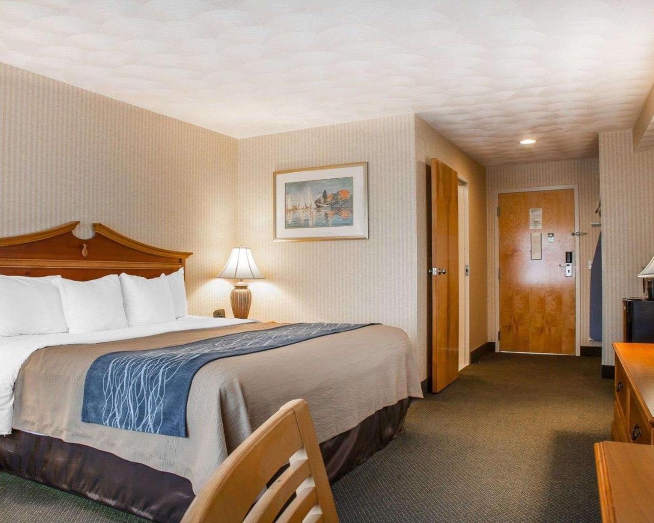 Comfort Inn At Newport Beach Мидълтаун Екстериор снимка