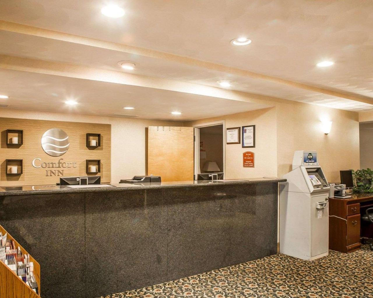 Comfort Inn At Newport Beach Мидълтаун Екстериор снимка