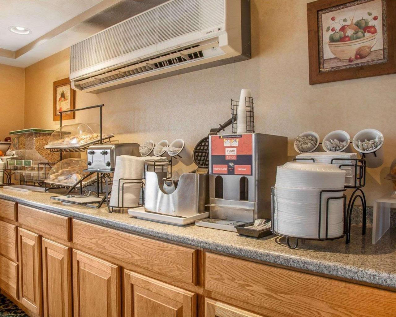 Comfort Inn At Newport Beach Мидълтаун Екстериор снимка