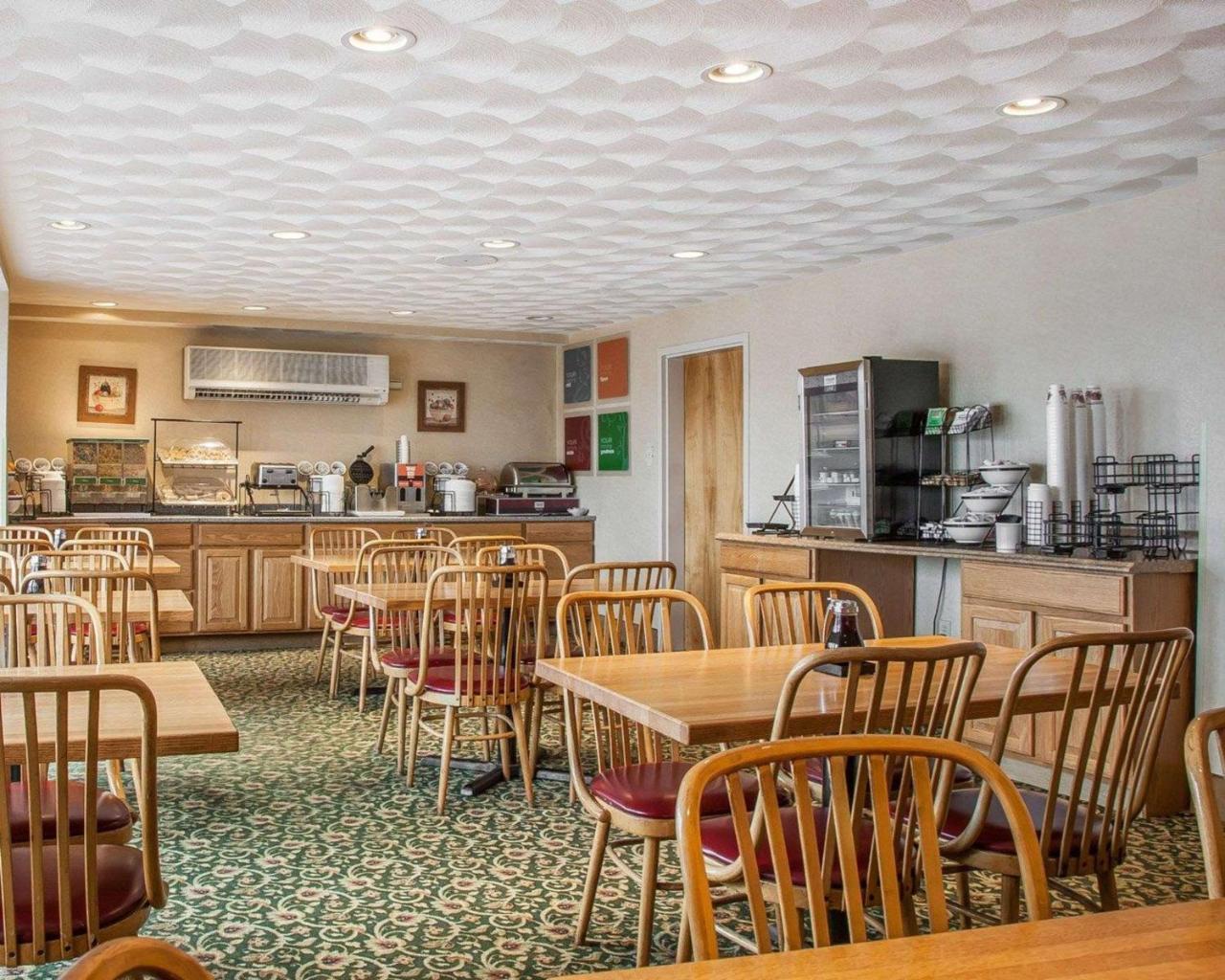 Comfort Inn At Newport Beach Мидълтаун Екстериор снимка
