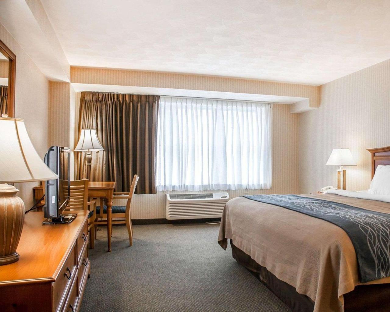Comfort Inn At Newport Beach Мидълтаун Екстериор снимка