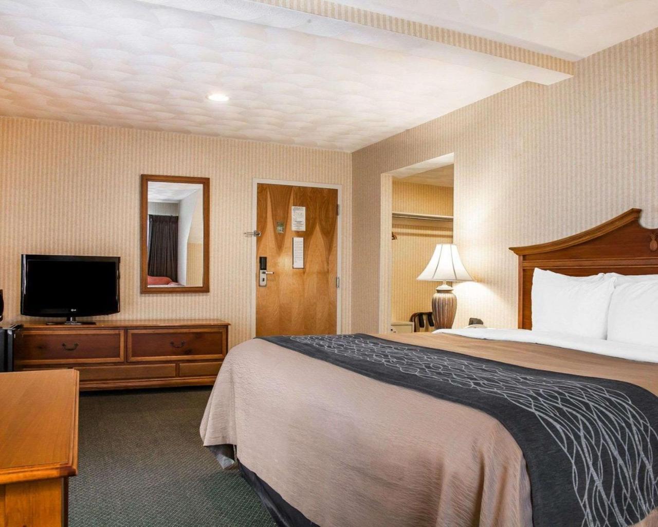 Comfort Inn At Newport Beach Мидълтаун Екстериор снимка