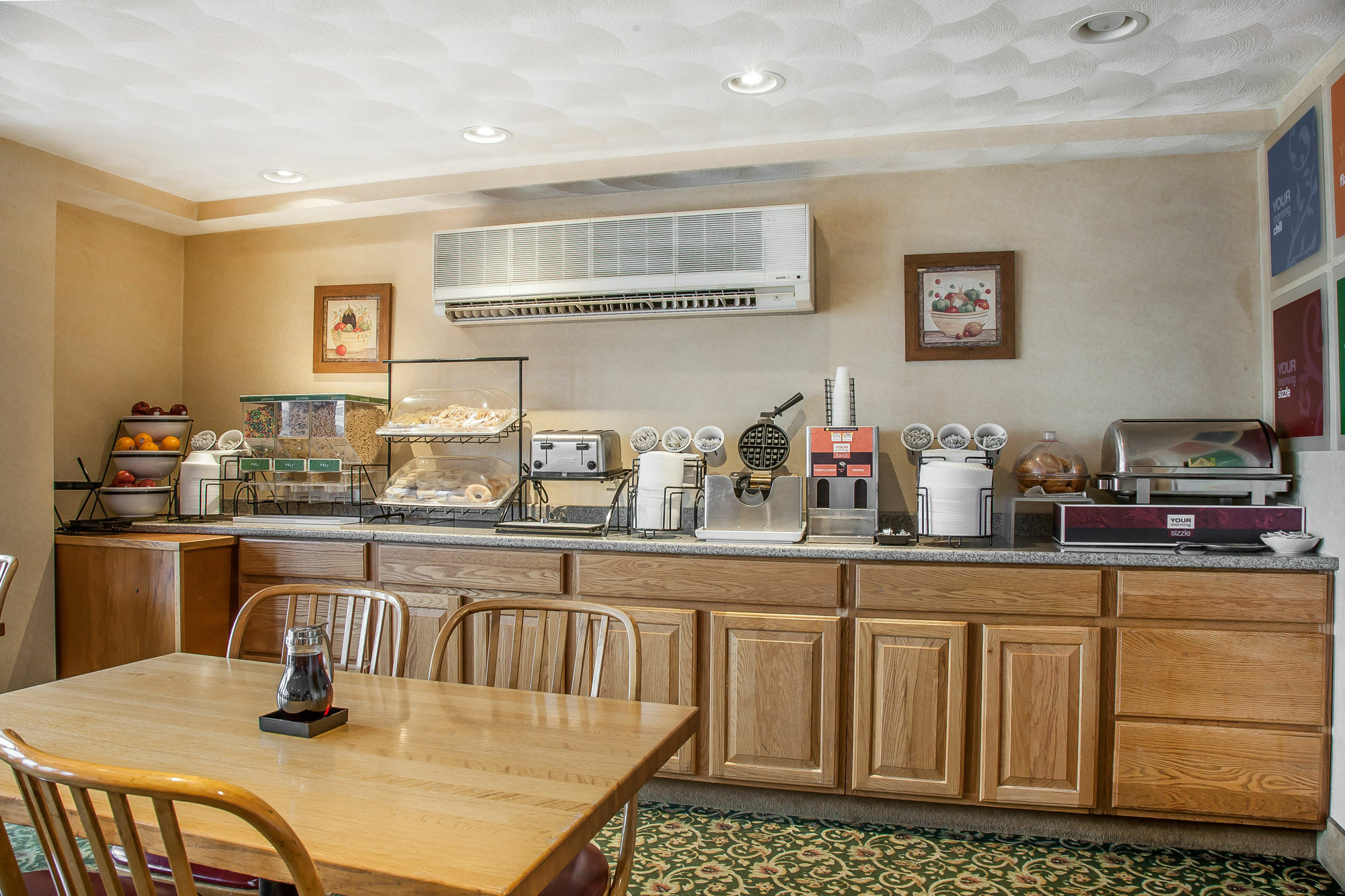 Comfort Inn At Newport Beach Мидълтаун Екстериор снимка