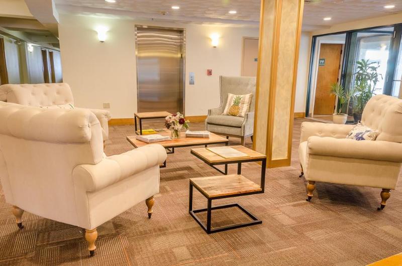Comfort Inn At Newport Beach Мидълтаун Екстериор снимка