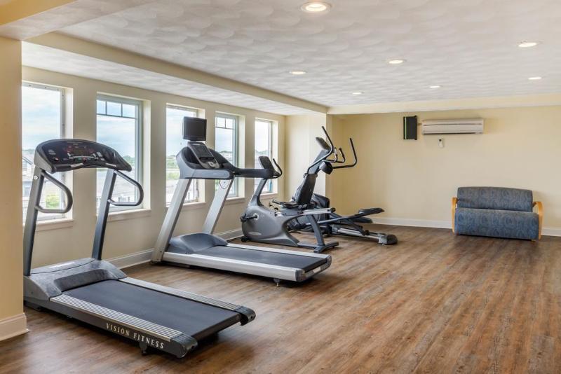 Comfort Inn At Newport Beach Мидълтаун Екстериор снимка