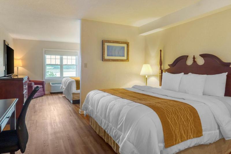 Comfort Inn At Newport Beach Мидълтаун Екстериор снимка