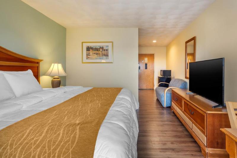 Comfort Inn At Newport Beach Мидълтаун Екстериор снимка